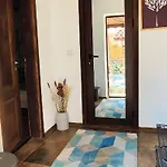 Namaste къща в село камилски дол דירה